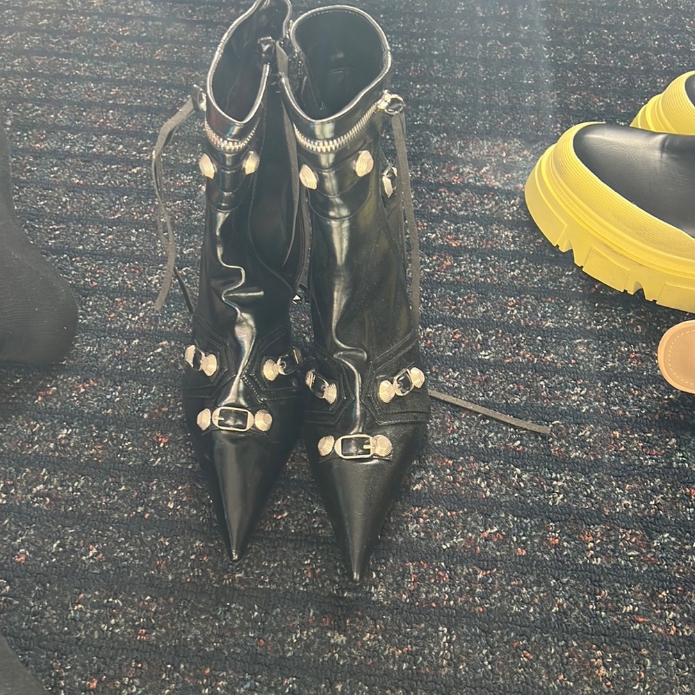 New no brand booties